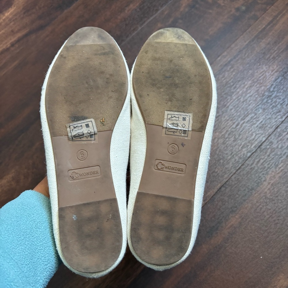 C Wonder “Bee Happy” loafers - Women’s size 6 - Picture 5 of 7